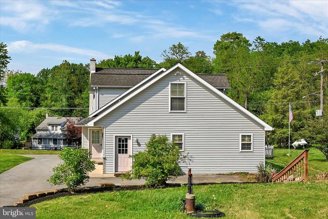 102 SHUMAKER RD, Bainbridge, PA 17502