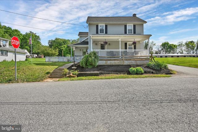 102 SHUMAKER RD, Bainbridge, PA 17502