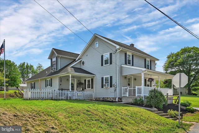 102 SHUMAKER RD, Bainbridge, PA 17502