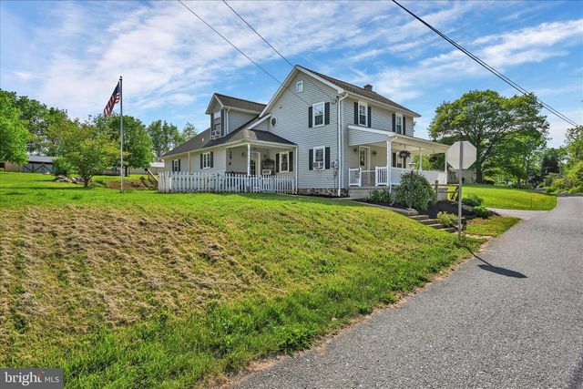 102 SHUMAKER RD, Bainbridge, PA 17502