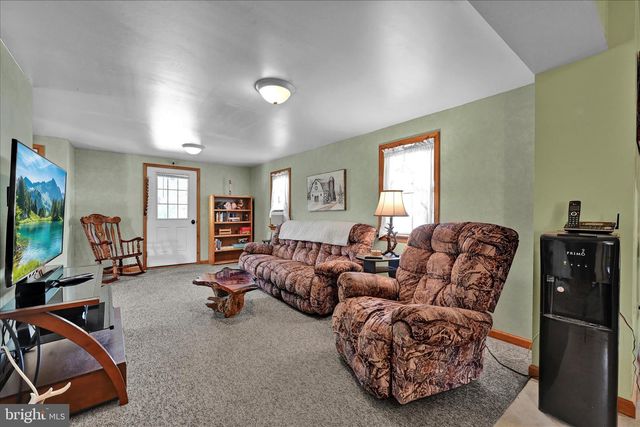 102 SHUMAKER RD, Bainbridge, PA 17502