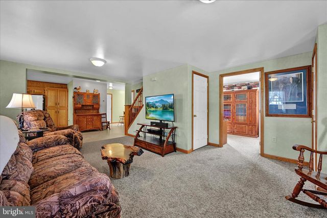 102 SHUMAKER RD, Bainbridge, PA 17502
