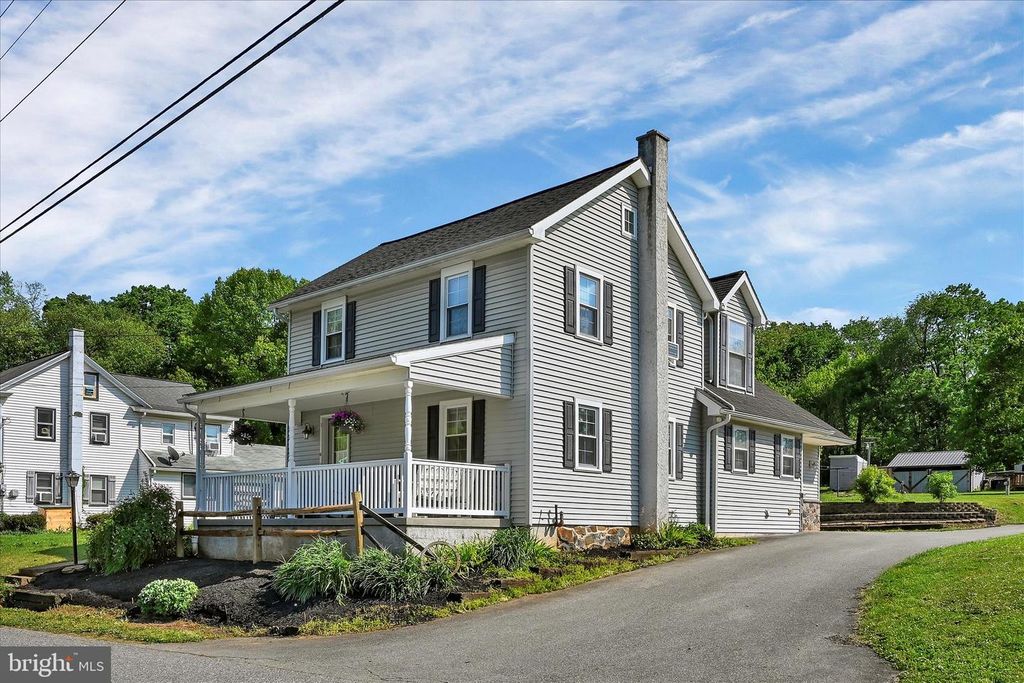 102 SHUMAKER RD, Bainbridge, PA 17502