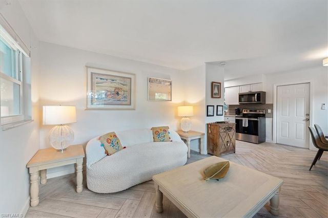 3365 Estey AVE, Naples, FL 34104