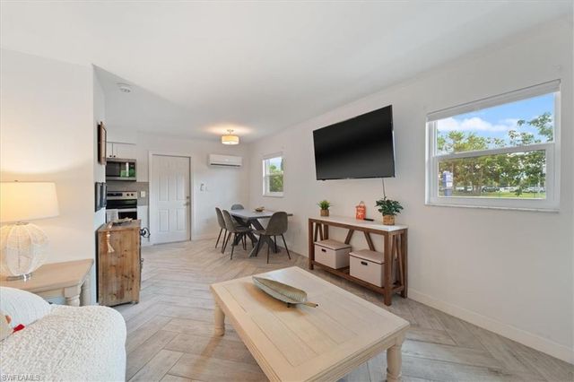 3365 Estey AVE, Naples, FL 34104