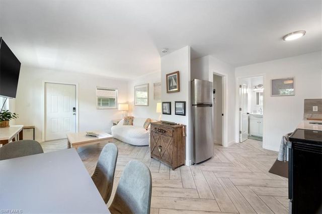 3365 Estey AVE, Naples, FL 34104