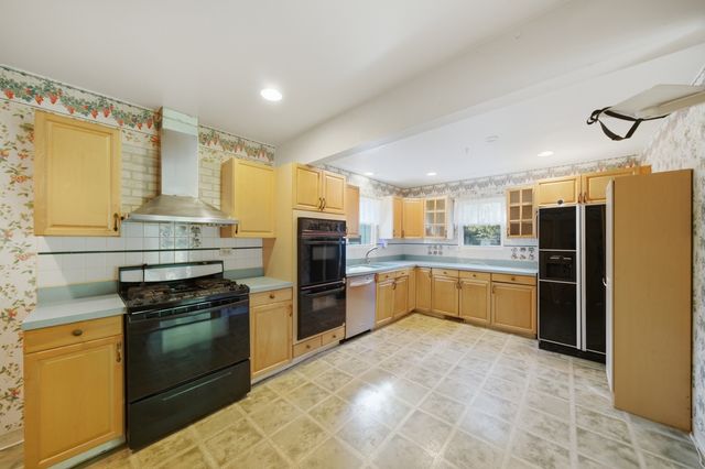 2818 Elisha Avenue, Zion, IL 60099