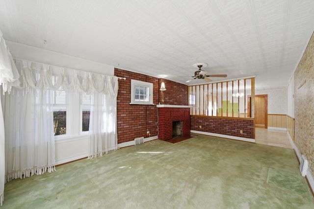 2818 Elisha Avenue, Zion, IL 60099