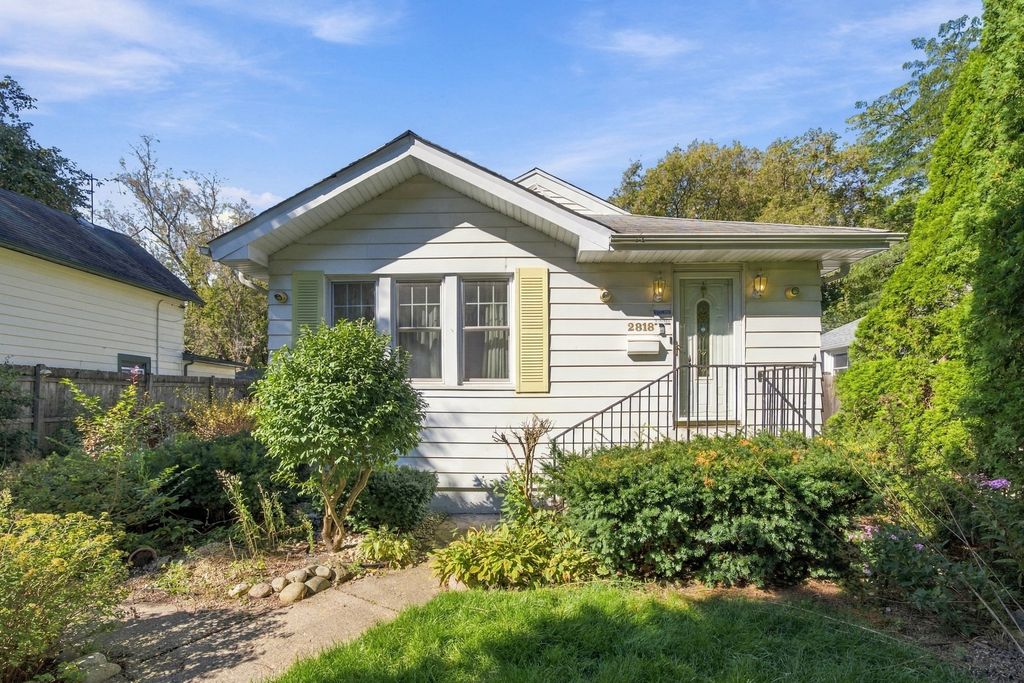 2818 Elisha Avenue, Zion, IL 60099