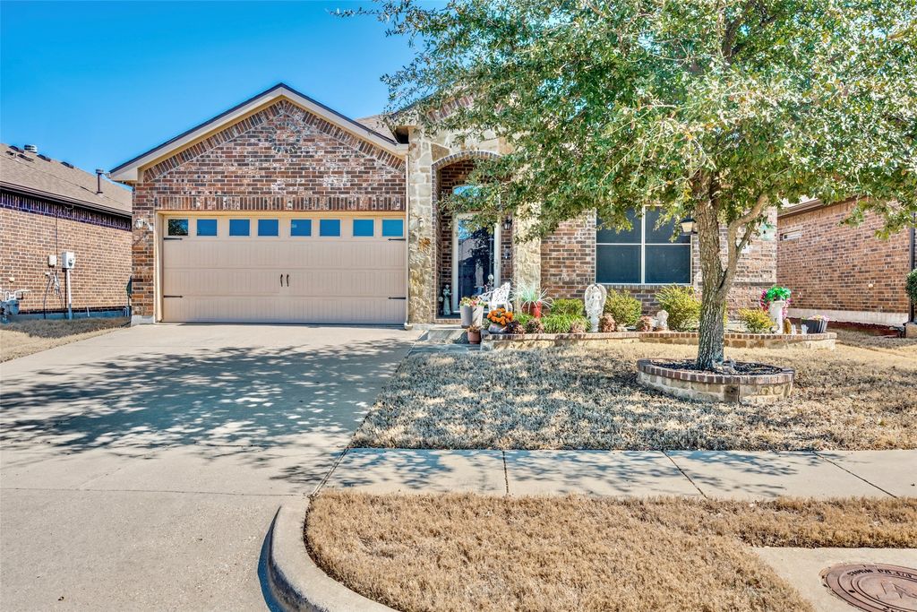 6803 Elderberry Drive, Arlington, TX 76001