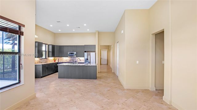 3712 NW 82nd Dr, Cooper City, FL 33024