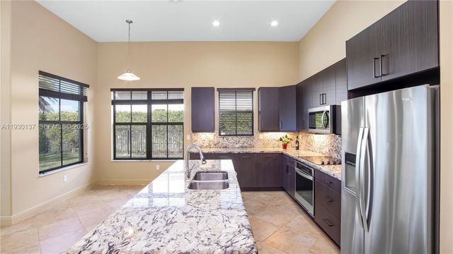 3712 NW 82nd Dr, Cooper City, FL 33024