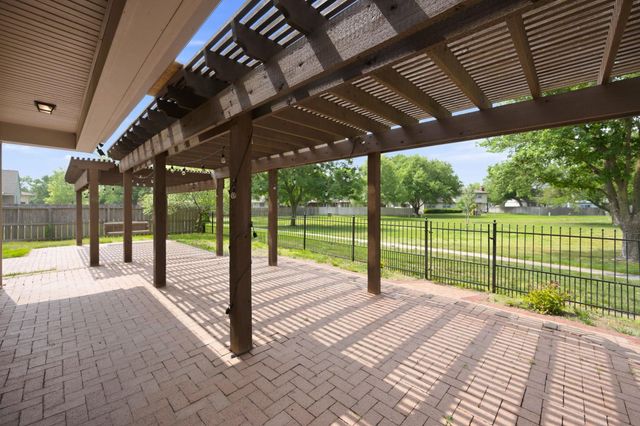 1506 N Caddy, Wichita, KS 67212