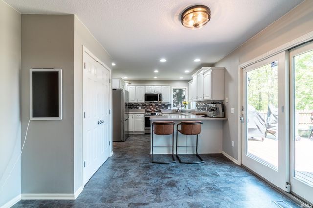 421 Deer Cliff Run, Fort Wayne, IN 46804