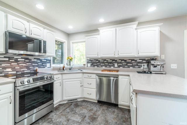 421 Deer Cliff Run, Fort Wayne, IN 46804