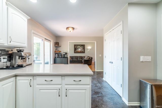 421 Deer Cliff Run, Fort Wayne, IN 46804