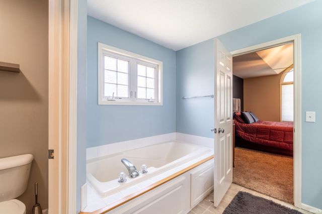421 Deer Cliff Run, Fort Wayne, IN 46804