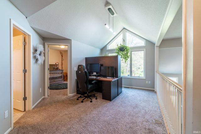421 Deer Cliff Run, Fort Wayne, IN 46804