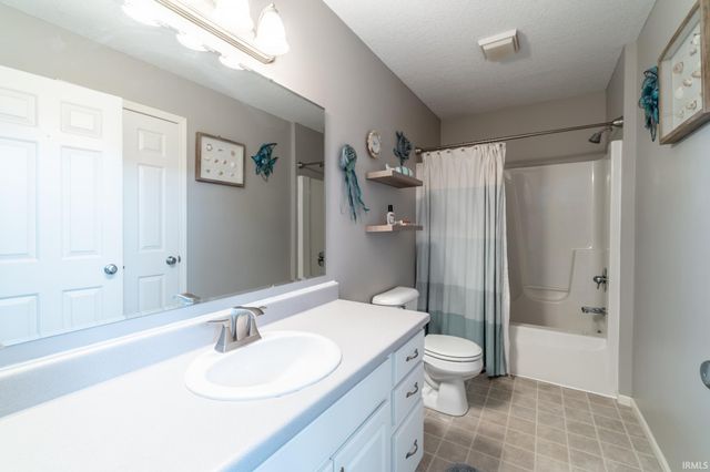 421 Deer Cliff Run, Fort Wayne, IN 46804