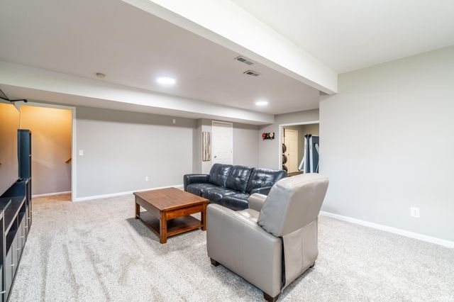 421 Deer Cliff Run, Fort Wayne, IN 46804