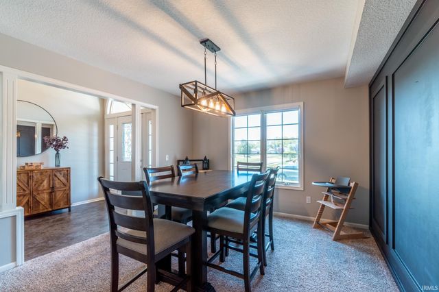 421 Deer Cliff Run, Fort Wayne, IN 46804