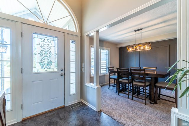421 Deer Cliff Run, Fort Wayne, IN 46804
