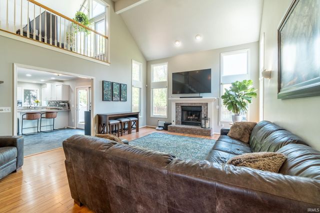 421 Deer Cliff Run, Fort Wayne, IN 46804