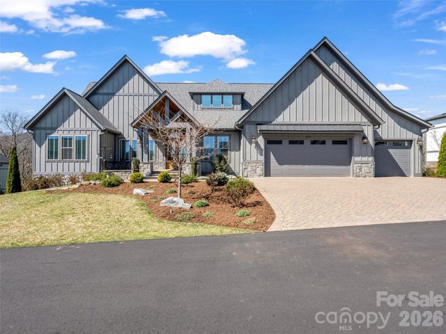 275 Daniel Circle Drive, Mills River, NC 28759