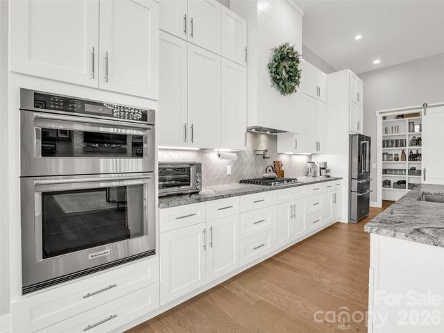 275 Daniel Circle Drive, Mills River, NC 28759