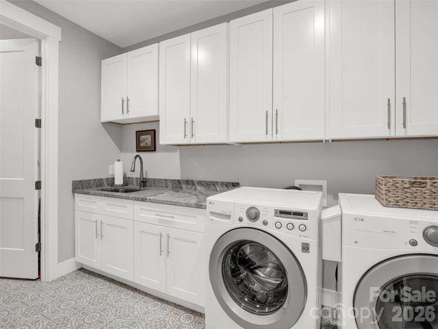 275 Daniel Circle Drive, Mills River, NC 28759