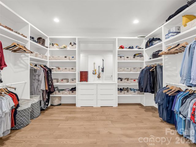 275 Daniel Circle Drive, Mills River, NC 28759