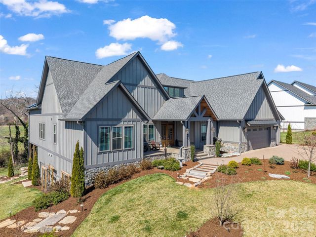 275 Daniel Circle Drive, Mills River, NC 28759