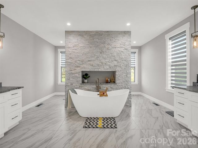 275 Daniel Circle Drive, Mills River, NC 28759