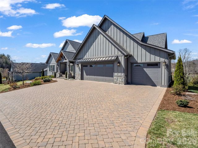 275 Daniel Circle Drive, Mills River, NC 28759