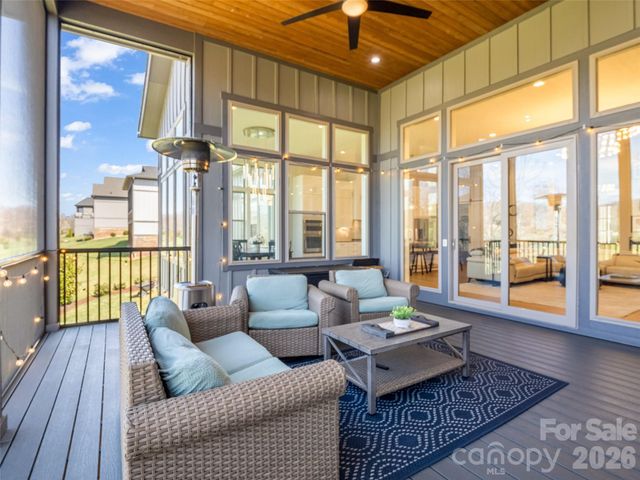 275 Daniel Circle Drive, Mills River, NC 28759