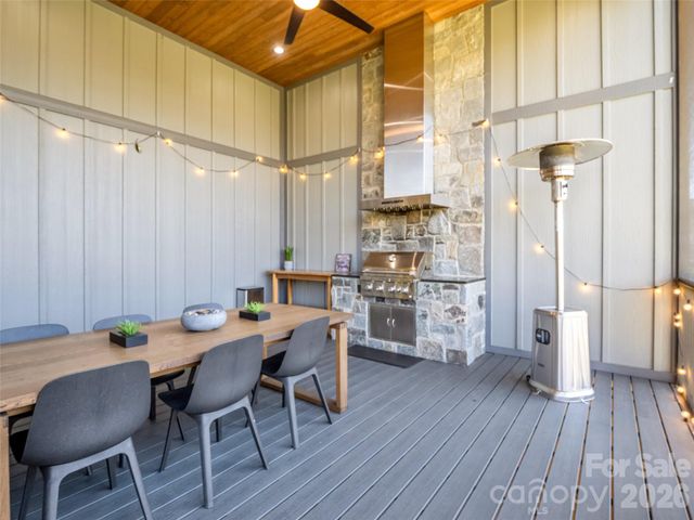 275 Daniel Circle Drive, Mills River, NC 28759