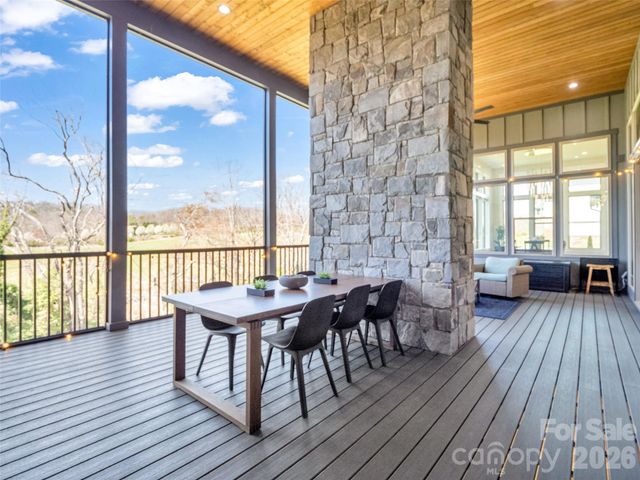 275 Daniel Circle Drive, Mills River, NC 28759