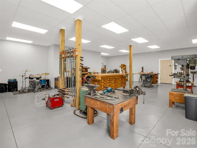 275 Daniel Circle Drive, Mills River, NC 28759