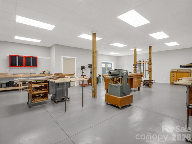 275 Daniel Circle Drive, Mills River, NC 28759