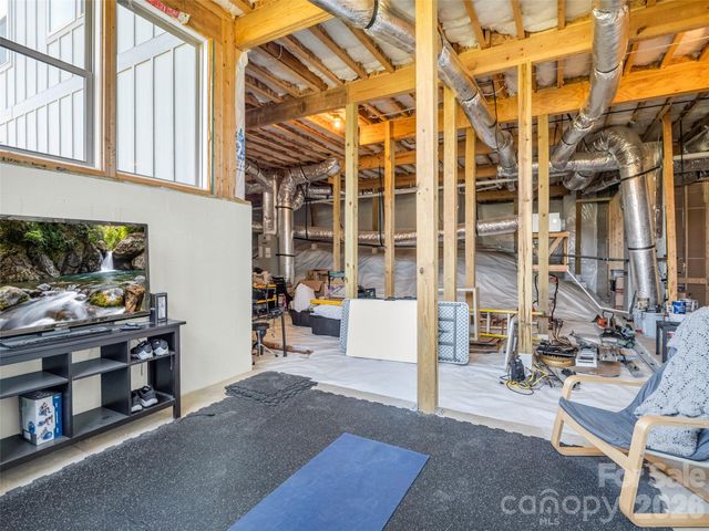 275 Daniel Circle Drive, Mills River, NC 28759