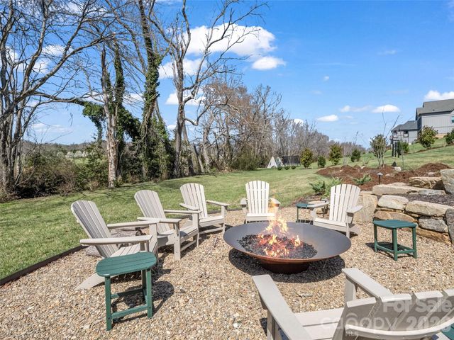 275 Daniel Circle Drive, Mills River, NC 28759