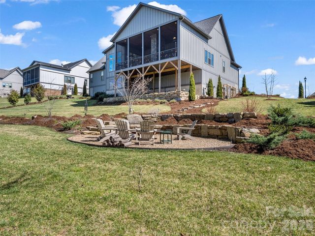 275 Daniel Circle Drive, Mills River, NC 28759