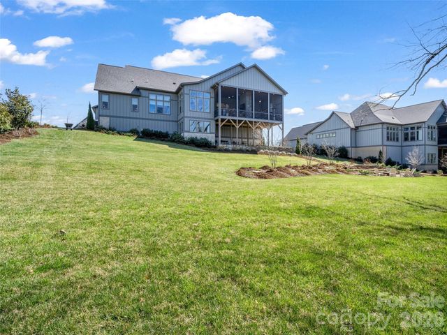 275 Daniel Circle Drive, Mills River, NC 28759