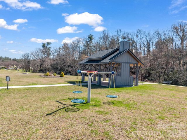 275 Daniel Circle Drive, Mills River, NC 28759