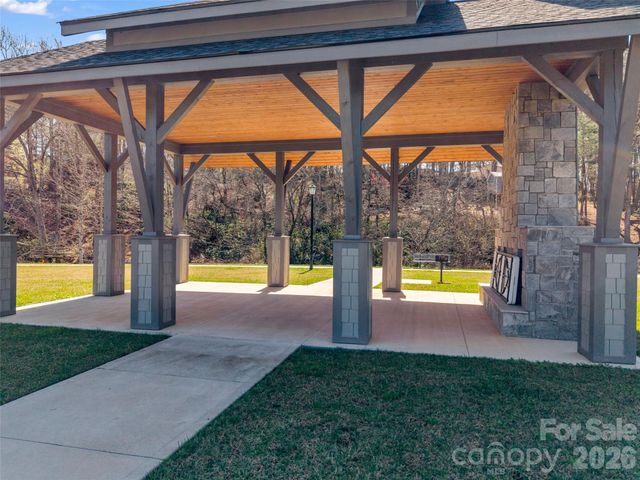 275 Daniel Circle Drive, Mills River, NC 28759