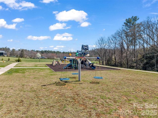 275 Daniel Circle Drive, Mills River, NC 28759
