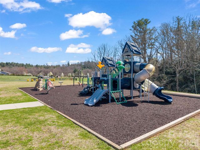 275 Daniel Circle Drive, Mills River, NC 28759