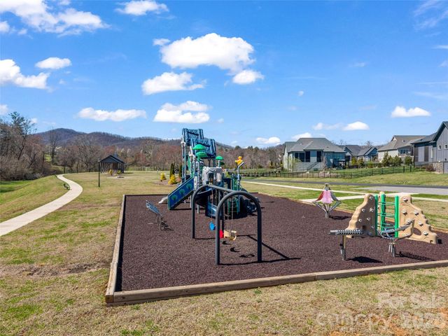 275 Daniel Circle Drive, Mills River, NC 28759