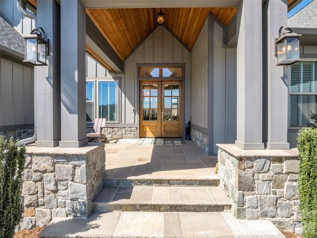 275 Daniel Circle Drive, Mills River, NC 28759