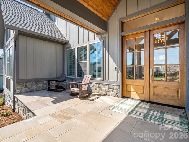 275 Daniel Circle Drive, Mills River, NC 28759